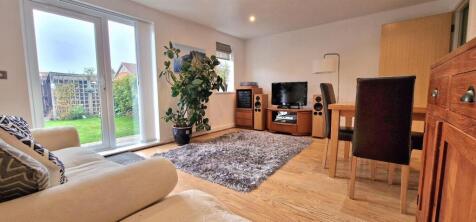 LIVING AND DINING ROOM (2)