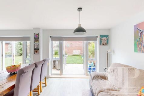 Kitchen/dining/family room