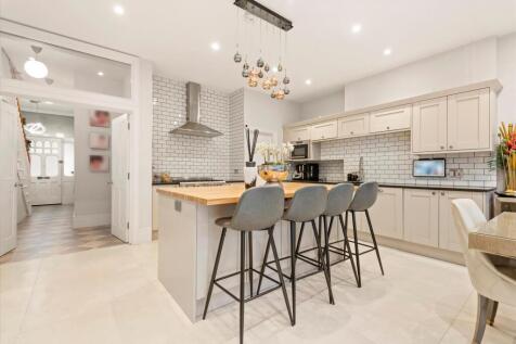 4 bed, 3 bath Semi-Detached in london - Photo 12