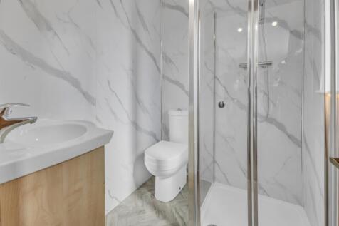 Ensuite to Bedroom One 