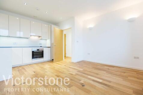 Stunning one double bedroom apartment with canal views over the Channelsea River, located on the fourth floor of this exceptional residential building close to the vibrant Stratford Westfield and West