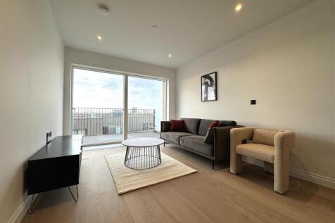 Living Room pic 8.jpeg