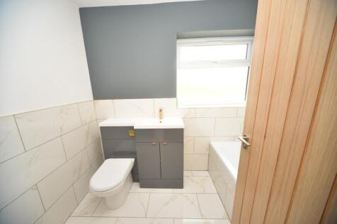 Bathroom 1.jpg