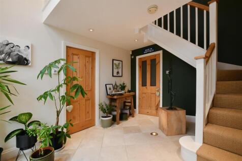 5 bed, 3 bath Detached in Sheffield - Photo 13