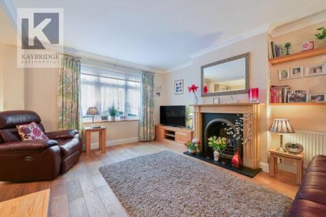 Elmcroft Drive, Chessington - KT9 1DY