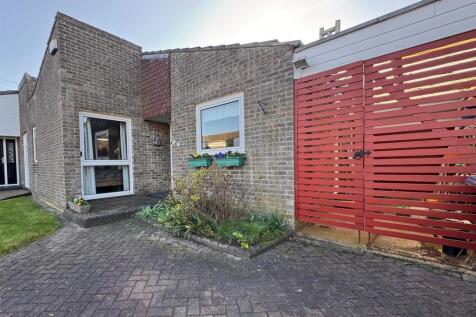 23 Priory Close entrance.jpg