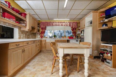 Bramleys Estate Agents - Pinfold Lane - Fixby (70)