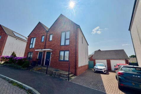 Spacious Three Bedroom Home in Great Location