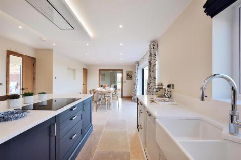 5 Exchequer Court Thruxton (19).jpg