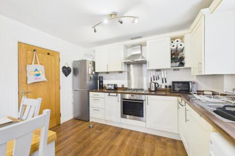 CAM04018G0-PR0396-STILL006