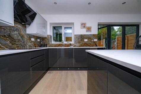 Kitchen/ Dining Room