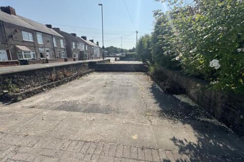 hardstanding at front.jpg