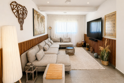 Lounge looking in