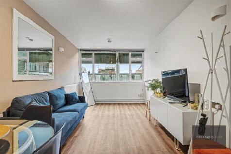 Flat 2, 2 Winter Garden House WC2B 5ND-7.jpg