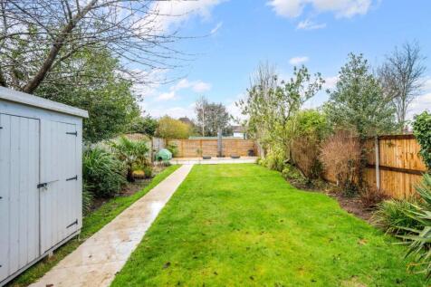 RUTHERWYKE CLOSE