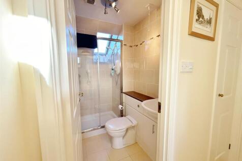 Contemporary shower room