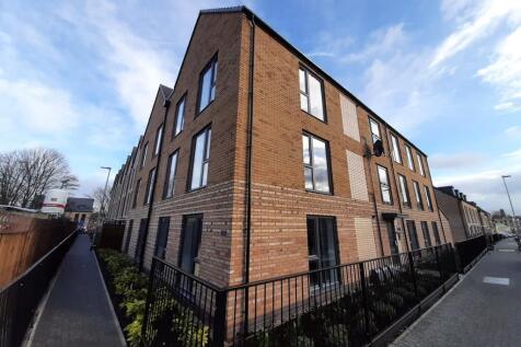 First Floor Two Double bedroom apartment with Two Luxury Bathrooms and Allocated Parking. This apartment comes with a fully loaded luxury furniture pack which includes everything you will need, Spacio