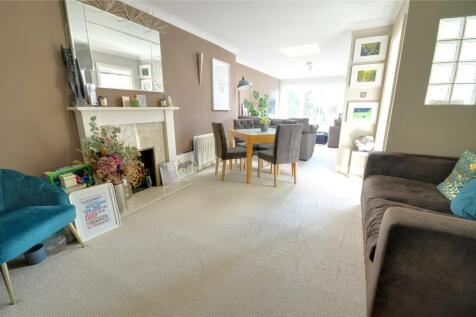 Lounge/Dining Area