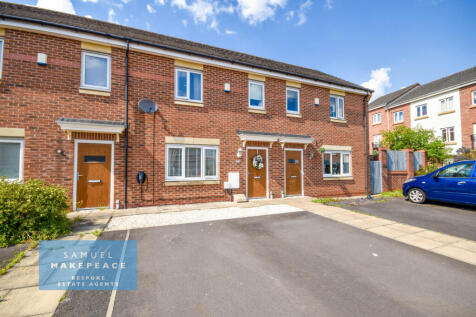 Beautiful Three Bedroom Town House with Allocated
