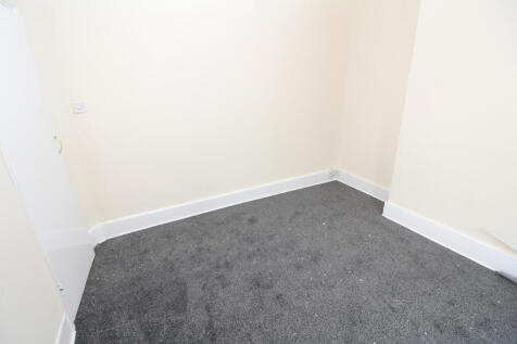 THREE BEDROOM MID TERRACED VICTORIAN HOME LOCATED ON A QUIET RESIDENTIAL ROAD, AVAILABLE MID JUNE 2026!