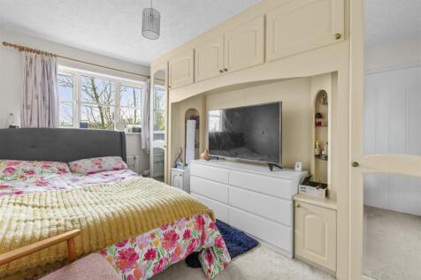 8 Vanguard Close, HP12 3FP-12.jpg