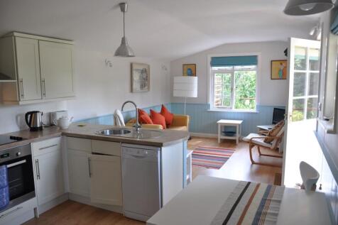 Lounge Property to L