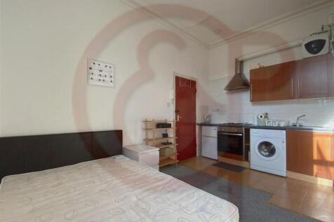 **** Background heating & hot water is included in the rent **** Excellently located studio on Shepherds Bush Road moments from Westfield Shopping Centre and Hammersmith station. This double studio be