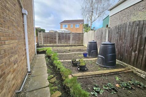 SIDE GARDEN