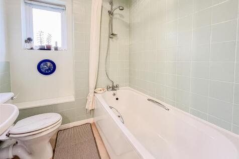 9-Bathroom this one bay.jpg