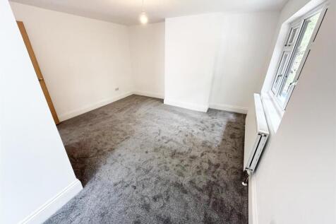 Principal Bedroom (2).jpg