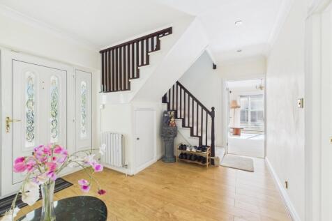 6. CAM04922G0-PR0010-STILL007