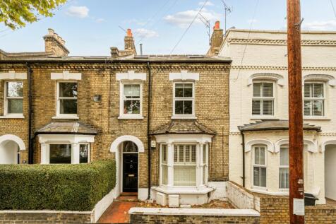 A beautifully refurbished two-bedroom garden flat available on a short-let basis, ideally located just off Chiswick High Road and only minutes from Turnham Green Station.