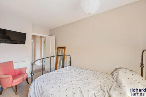 9937edff-d043-4ea...