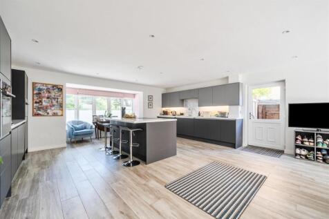 kitchen.dining.family 3.jpg