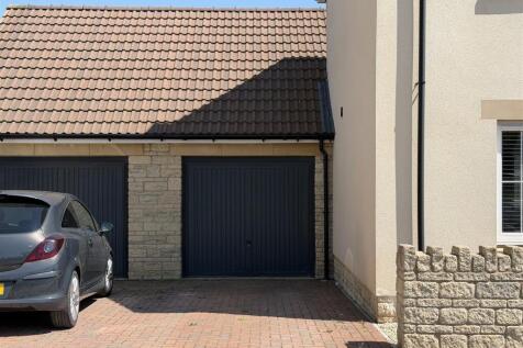 Garage/Driveway