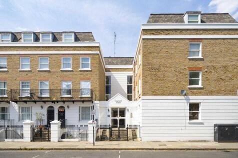A stylish and exceptionally spacious two/ three bedroom duplex on the 2nd & 3rd floors of this prestigious mansion block with communal garden. There is a large living/dining room, one single/study, ba