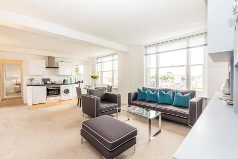 This amazing 872 sq ft, two double bedroom is set on the 7th flloor and located in the heart of Mayfair.