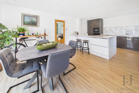 BREAKFAST/KITCHEN