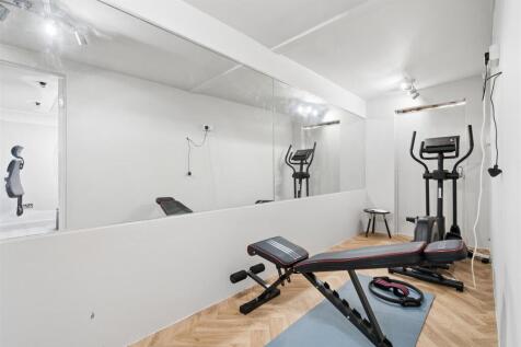 Maple Road, Ashtead, KT21 gym.jpg