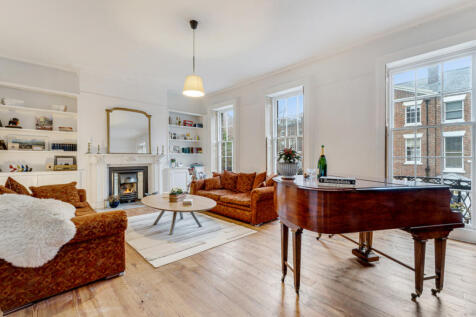 Built in circa 1800, “Number 50” is a Grade II listed maisonette with a private garden, located in Liverpool's historic Georgian Quarter