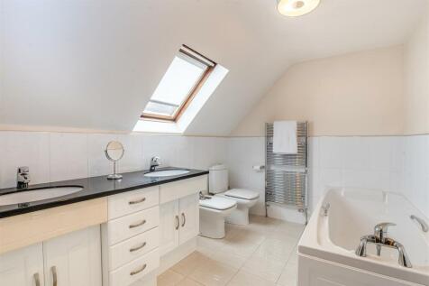 Principle En Suite (1).jpg