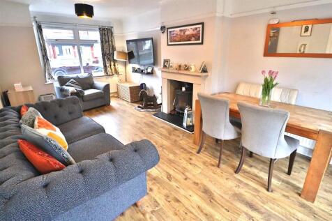 OPEN PLAN LOUNGE/DINING ROOM