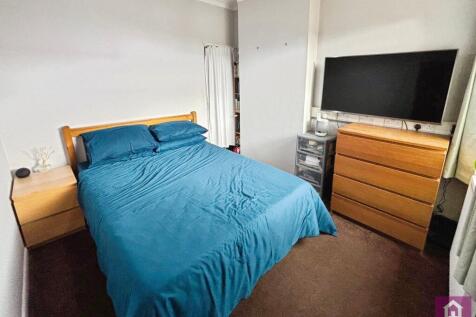 3 bed, 1 bath End of Terrace in Manchester - Photo 7