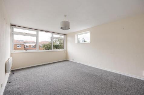 Grove Hill, E18