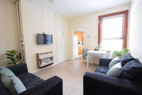 3 Bedroom Terraced in LN1 1QH