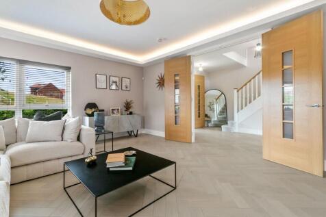 5 bed, 5 bath Detached in Glasgow - Photo 4