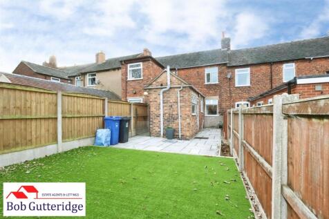 ENCLOSED REAR GARDEN