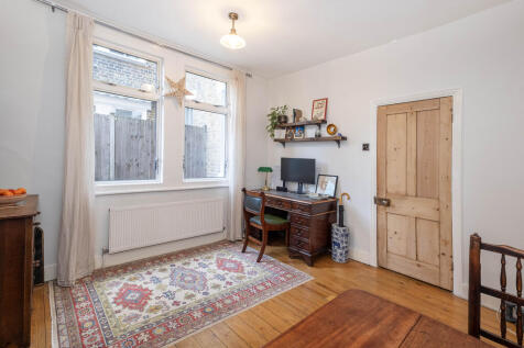 2 bed, 1 bath Maisonette in London - Photo 10