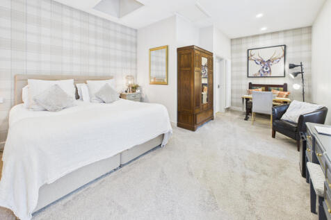 CAM03481G0-PR0115-STILL001