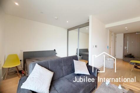 A well-presented studio apartment situated in the highly desirable Judde House development on Duke of Wellington Avenue, Woolwich SE18